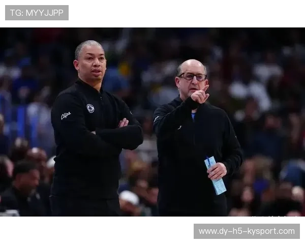 换教练、换首发的呼声再起！快船更衣室温度攀升